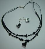 Conjunto corrente + brincos preto e branco